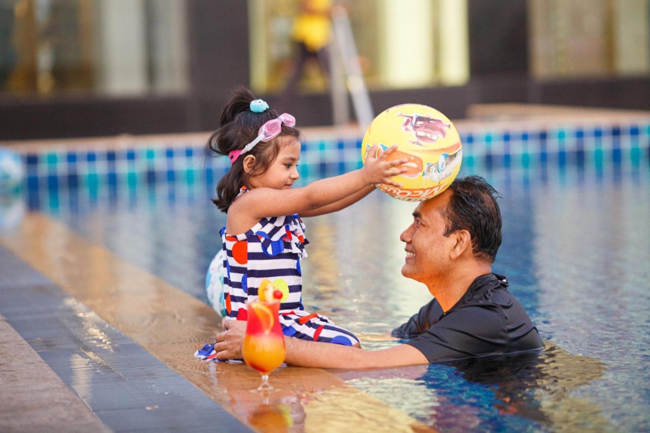 Holiday Inn Dhaka City Centre By Ihg Экстерьер фото