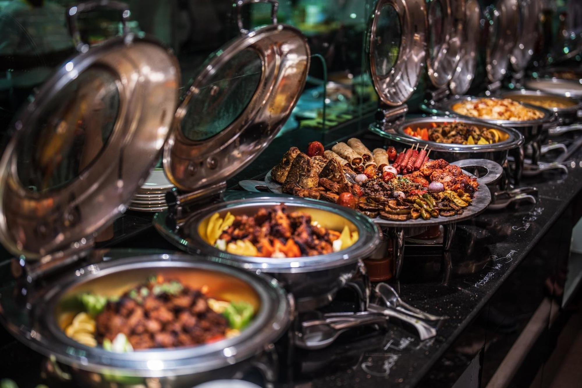 Holiday Inn Dhaka City Centre By Ihg Экстерьер фото